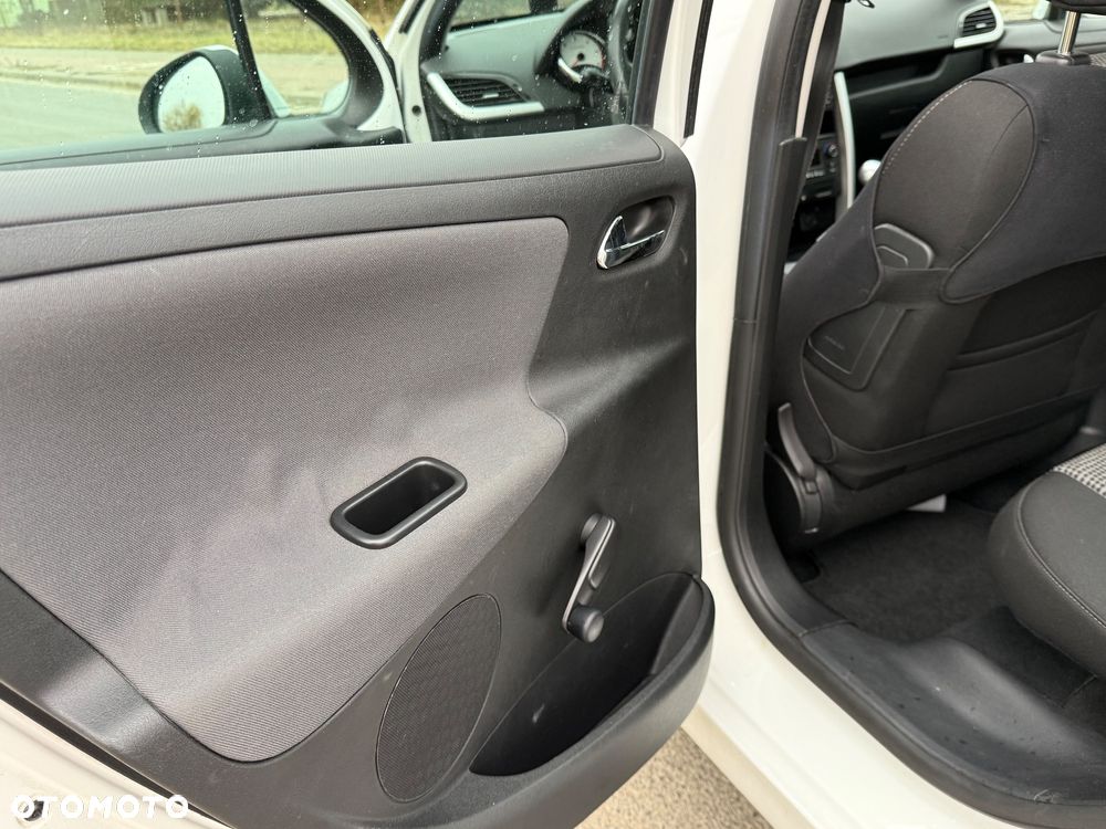Peugeot 207 - 24