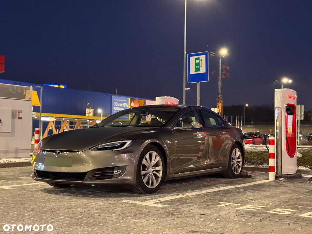 Tesla Model S - 5
