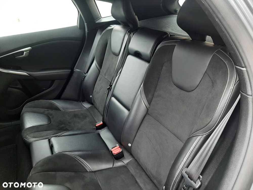 Volvo V40 D3 Geartronic RDesign - 28