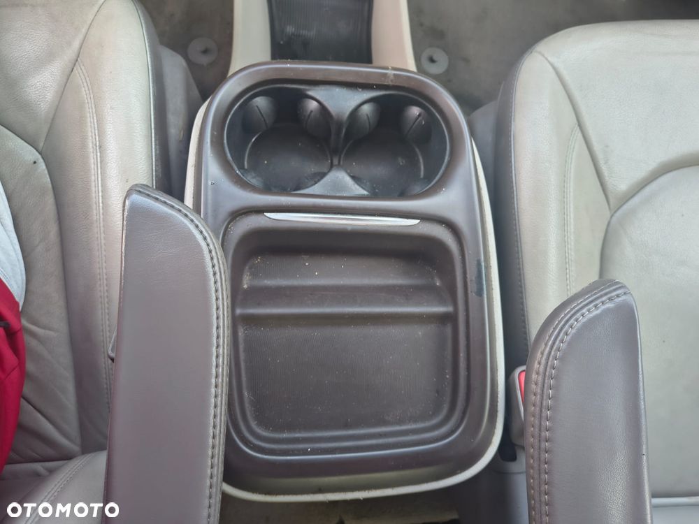 Chrysler Pacifica - 16