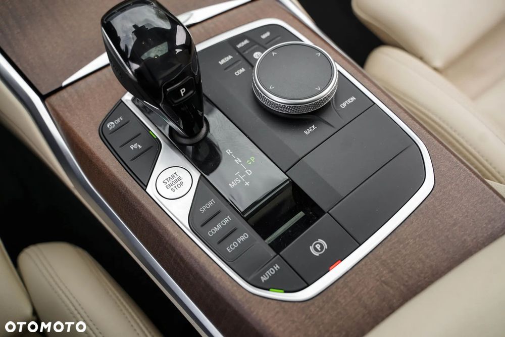 BMW Seria 3 330d xDrive mHEV M Sport - 22