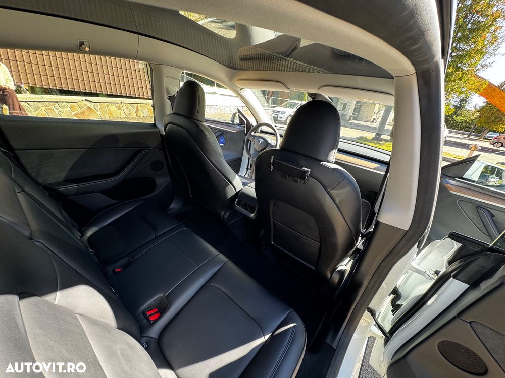 Tesla Model Y - 5