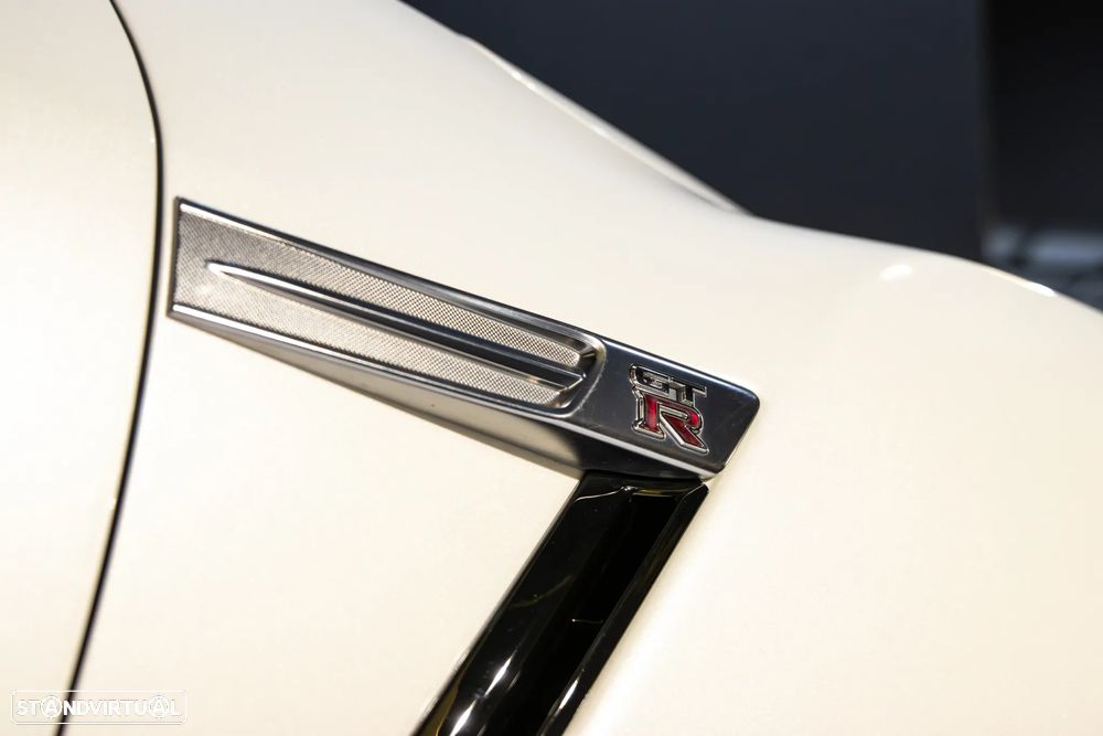 Nissan GT-R Black Edition - 12