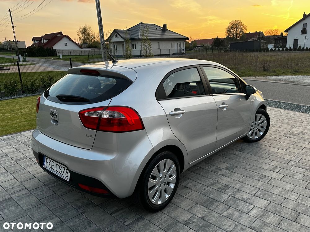 Kia Rio - 11