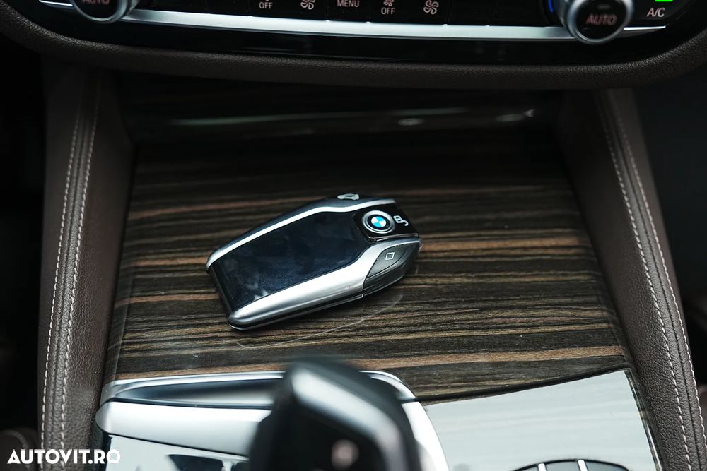 BMW Seria 5 520d Efficient Dynamics Edition Aut. Sport Line - 36