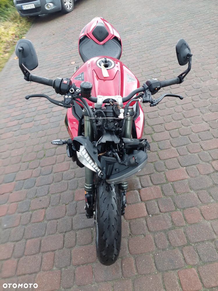 Triumph Street Triple - 8