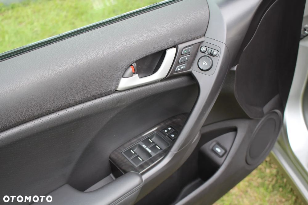 Honda Accord 2.0 Executive - 28