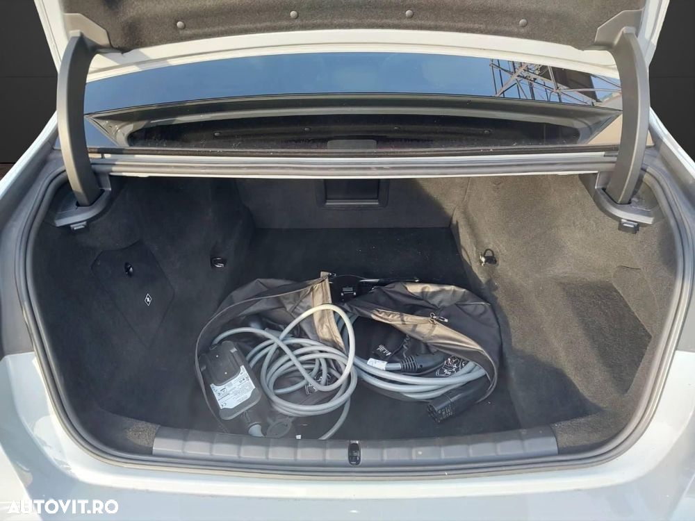 BMW M7 M760e xDrive - 17