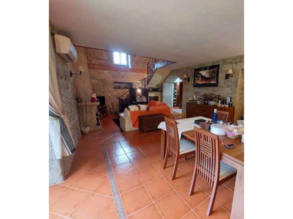 Moradia em Pedra com 2640m2 terreno e com uma ruína para restauro. - Grande imagem: 4/22