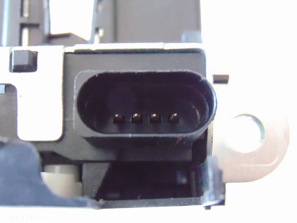 Zamek tylny tył klapy bagażnika VW Volkswagen Golf 5 V HB 03-08r - 10