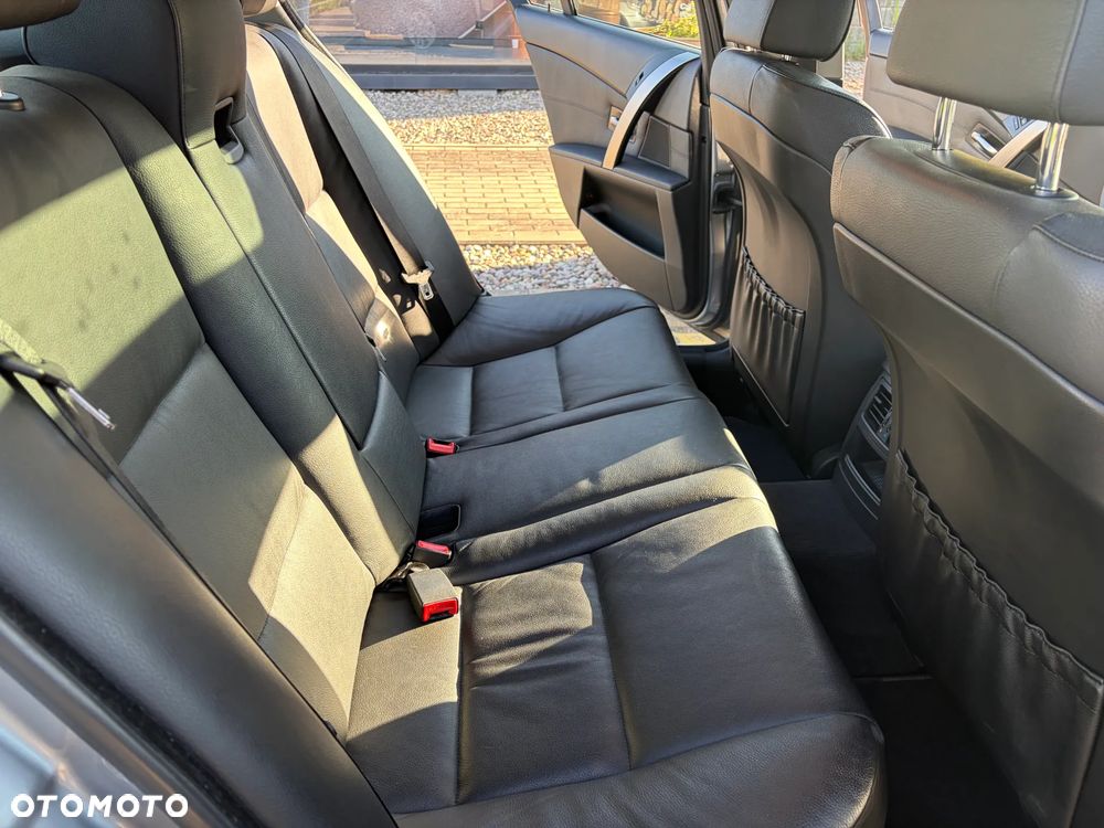 BMW Seria 5 545i - 18