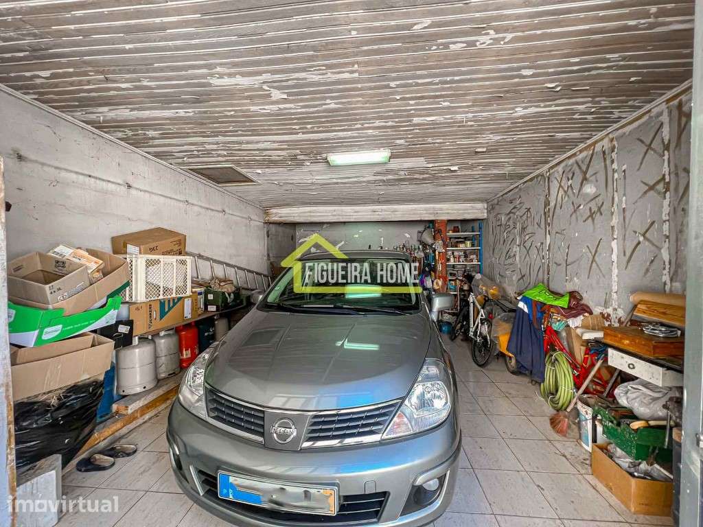 Espaço para converter numa moradia T3 com garagem e espaço exterior... - Grande imagem: 3/12