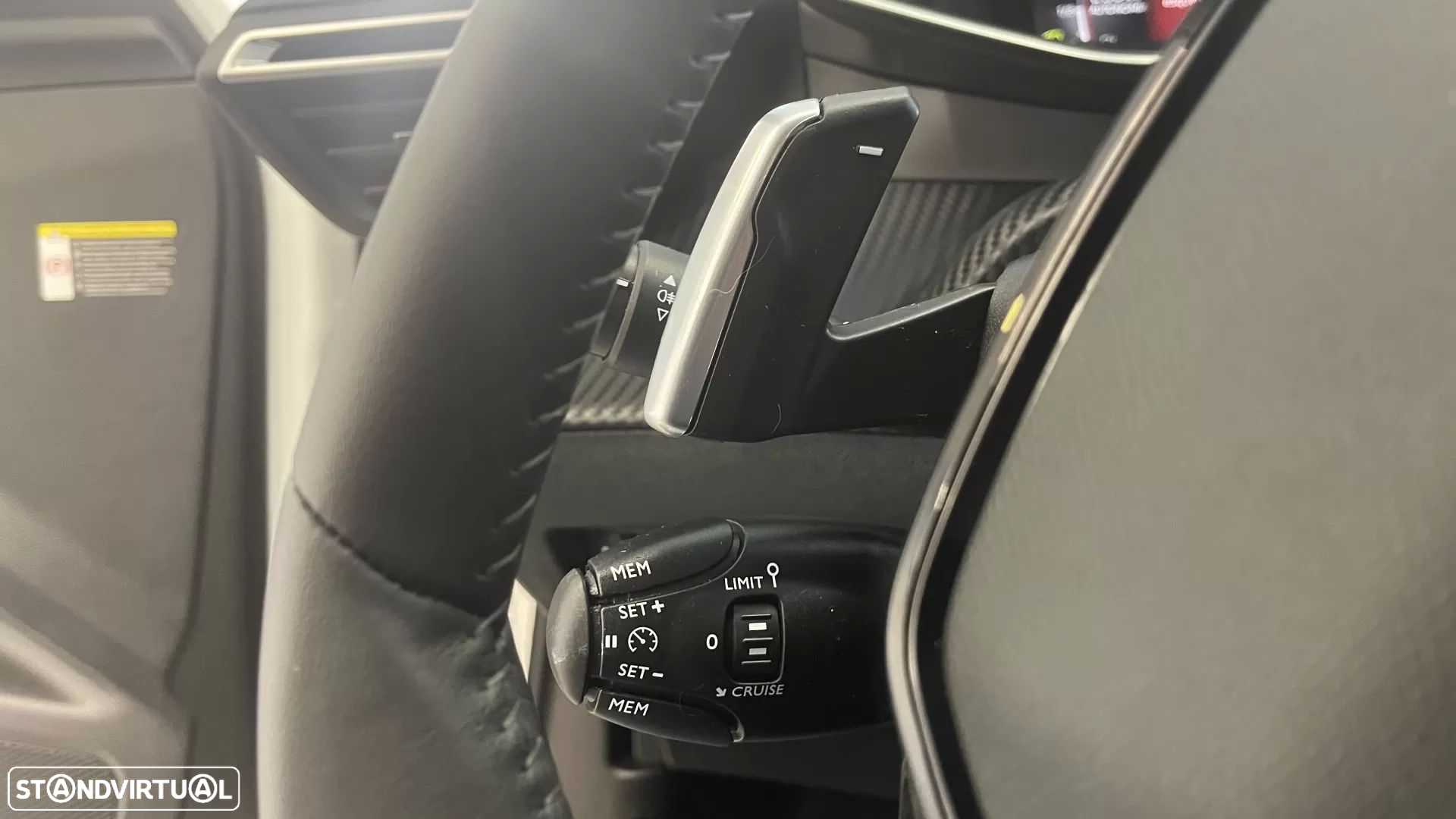 Peugeot 2008 1.2 PureTech Allure EAT8 - 23