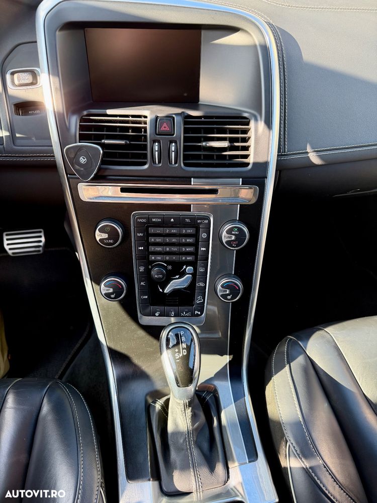 Volvo XC 60 D5 AWD Rdesign - 8