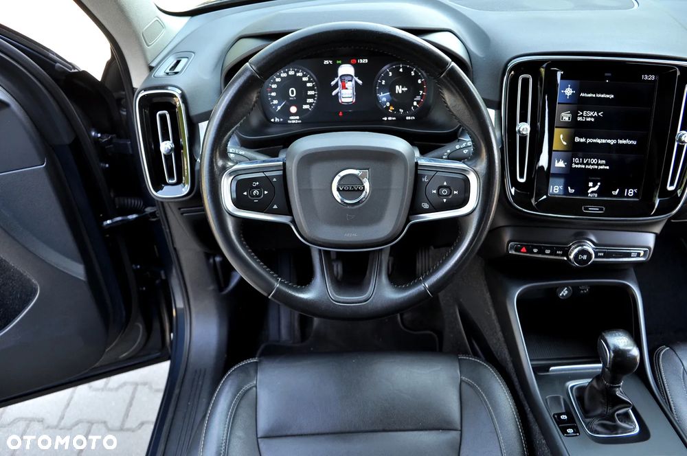 Volvo XC 40 T3 Momentum Pro - 27