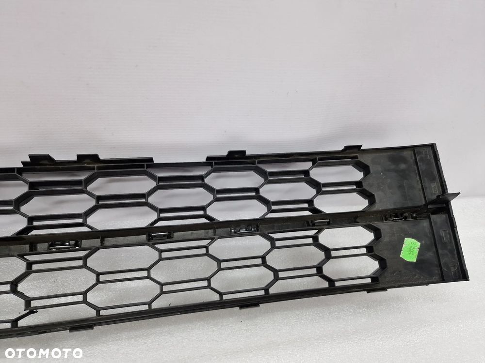 SKODA OCTAVIA III LIFT 5E0 16- KRATKA ŚRODKOWA ZDERZAKA PRZEDNIEGO PRZÓD Z CHROMEM , NR 5E0853677K , NR AUKCJI KR211 - 11