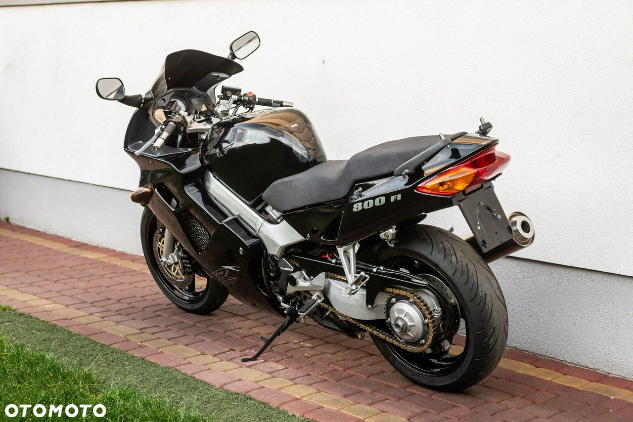 Honda VFR - 4