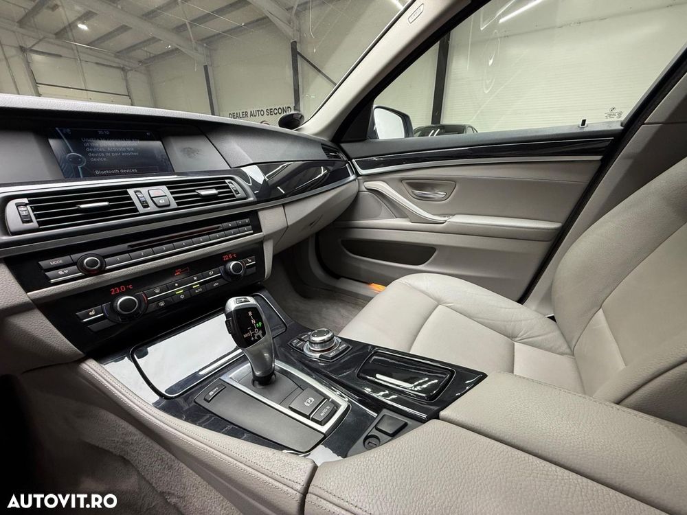 BMW Seria 5 523i Sport-Aut. - 14