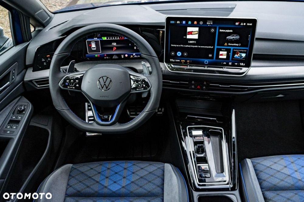 Volkswagen Golf - 22