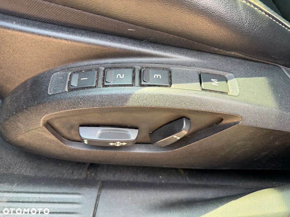 Volvo V40 D4 Drive-E R-Design Summum - 23