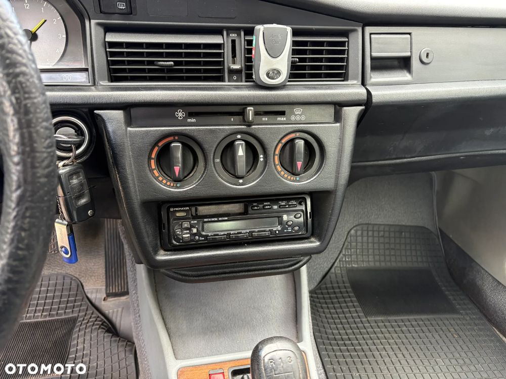 Mercedes-Benz W201 (190) - 15