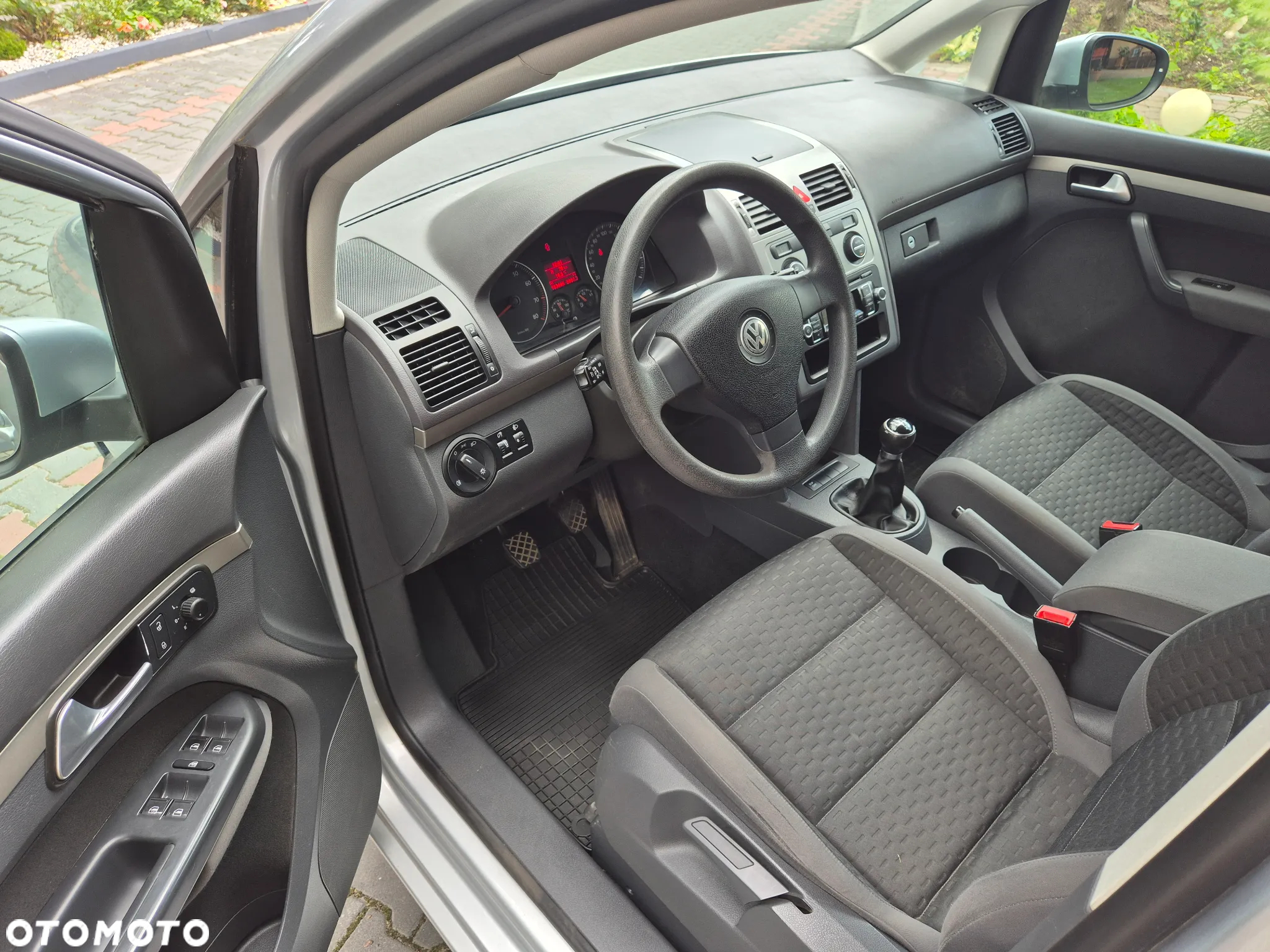 Volkswagen Touran 1.6 Conceptline - 17
