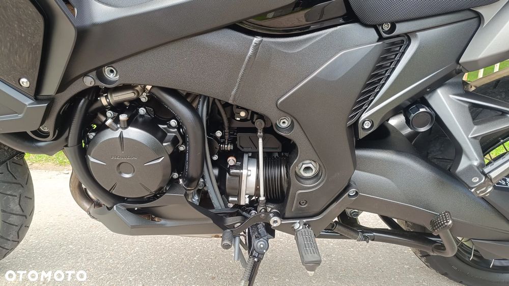 Honda VFR - 13