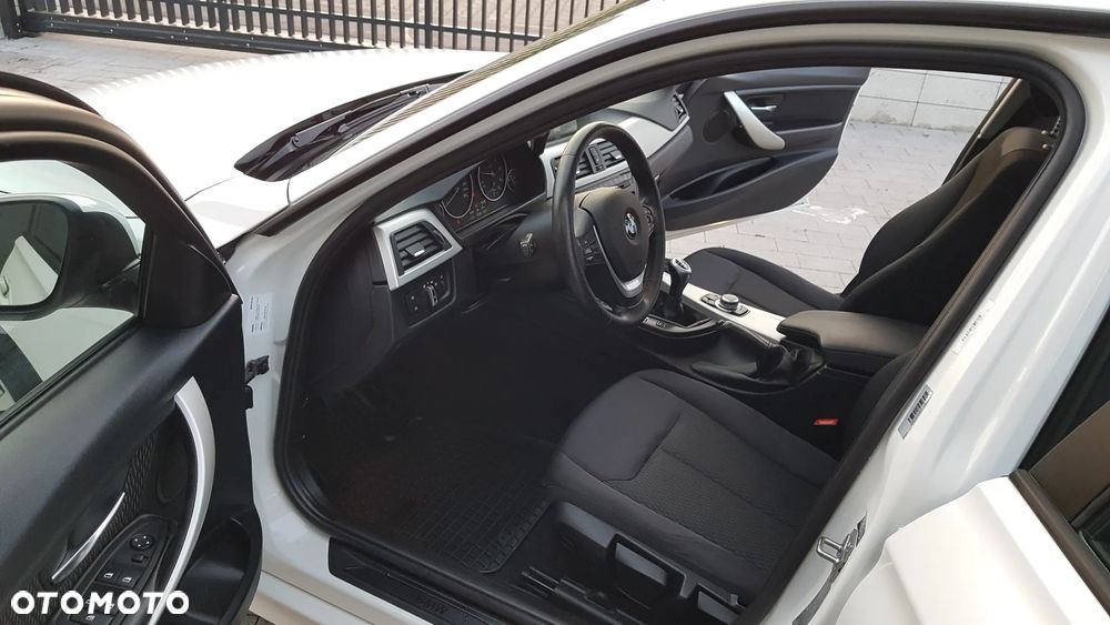 BMW Seria 3 318d Modern Line - 29