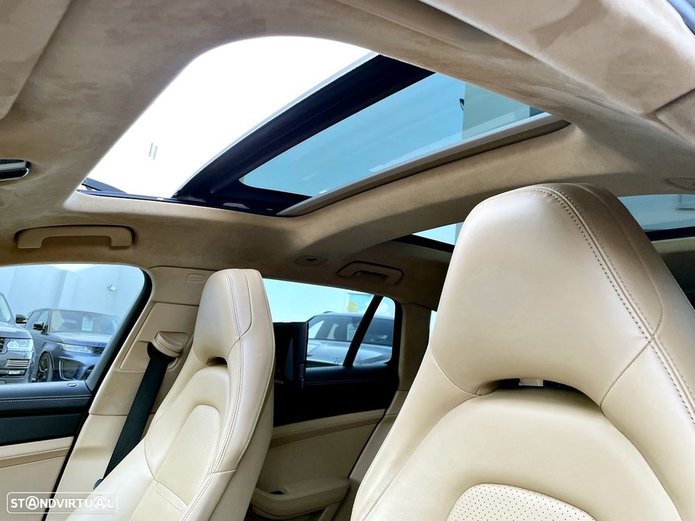 Porsche Panamera Sport Turismo 4 E-Hybrid Edition 10 Anos - 28