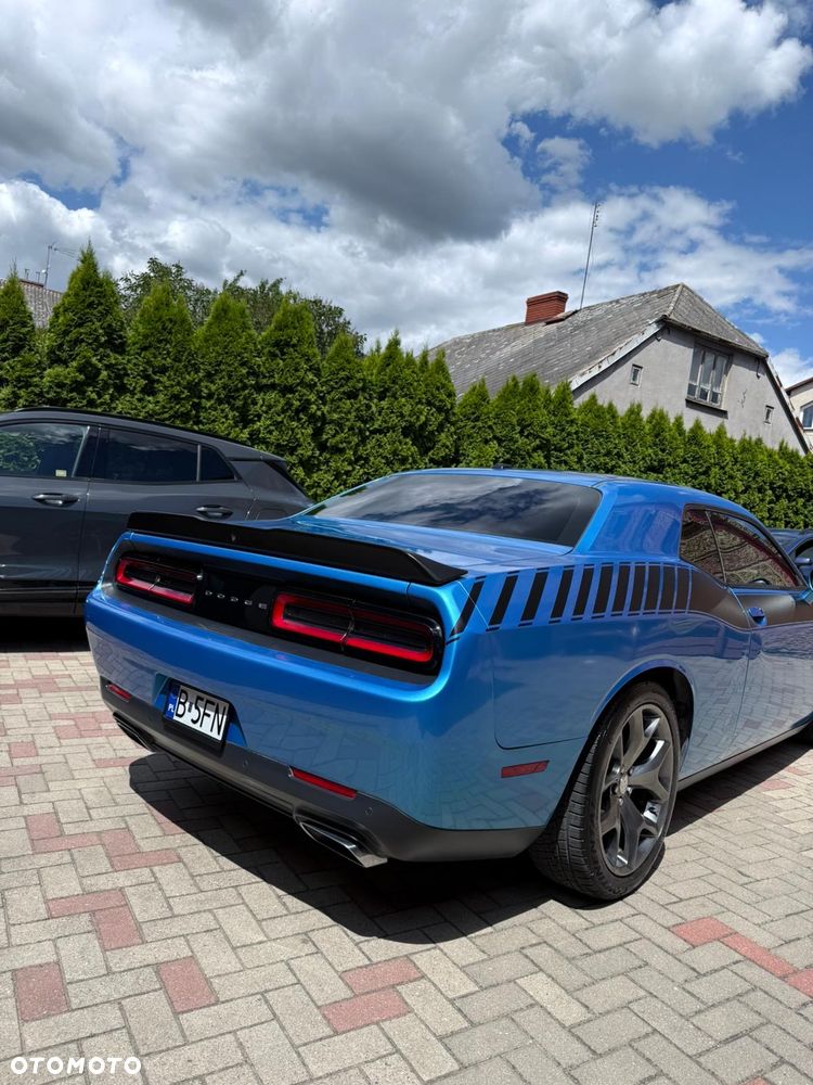 Dodge Challenger - 16