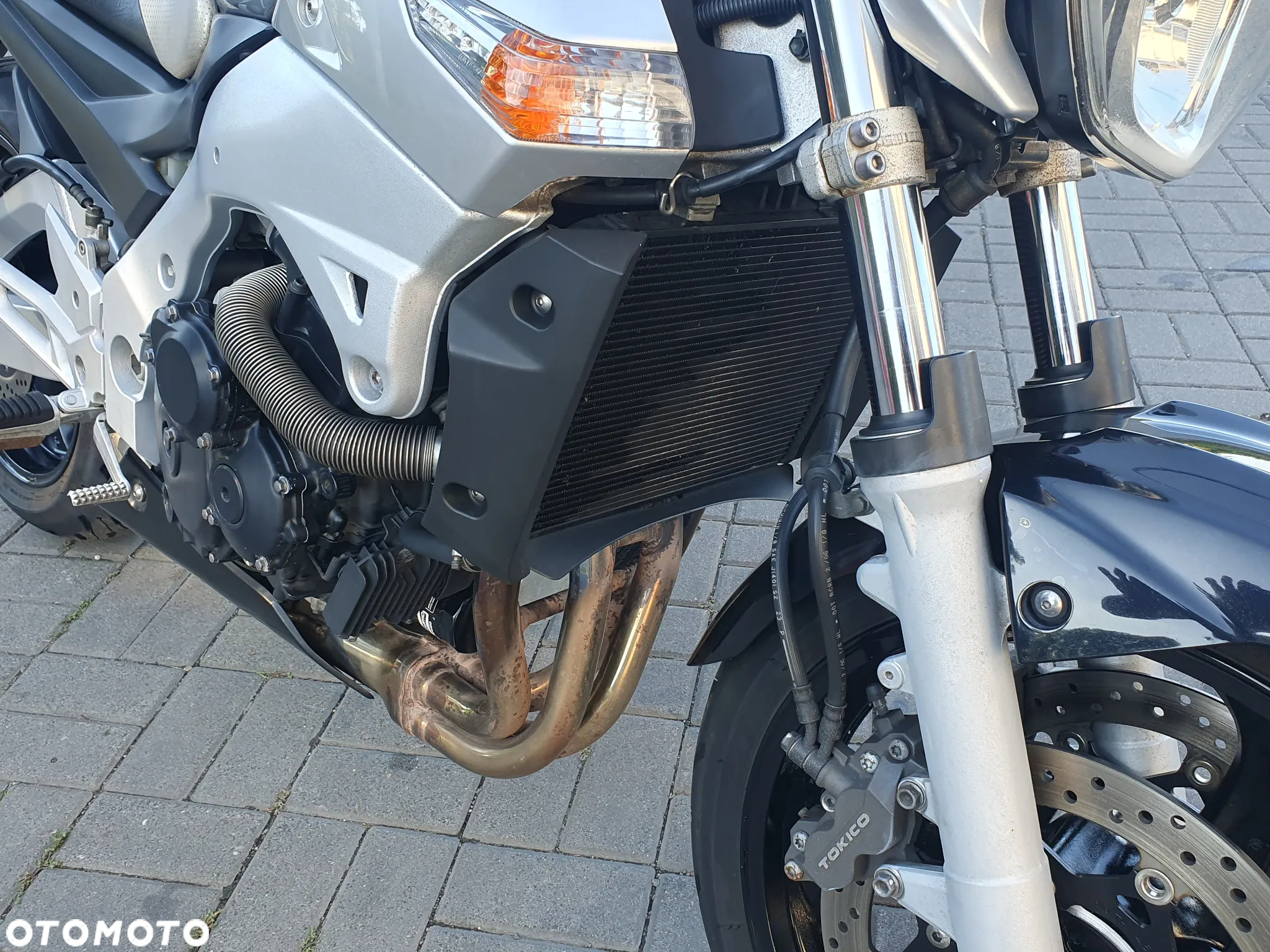 Suzuki GSR - 14
