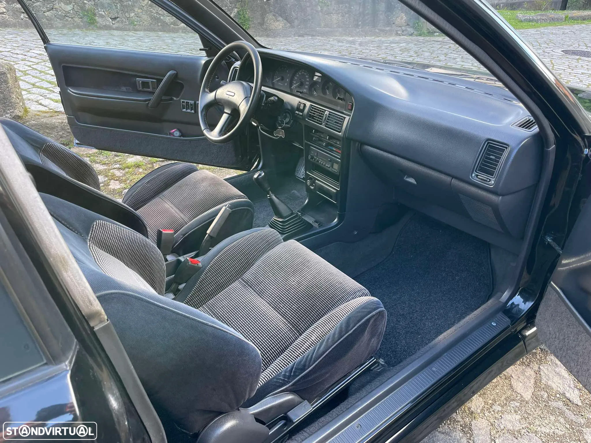 Toyota Corolla GT-i 16 - 16