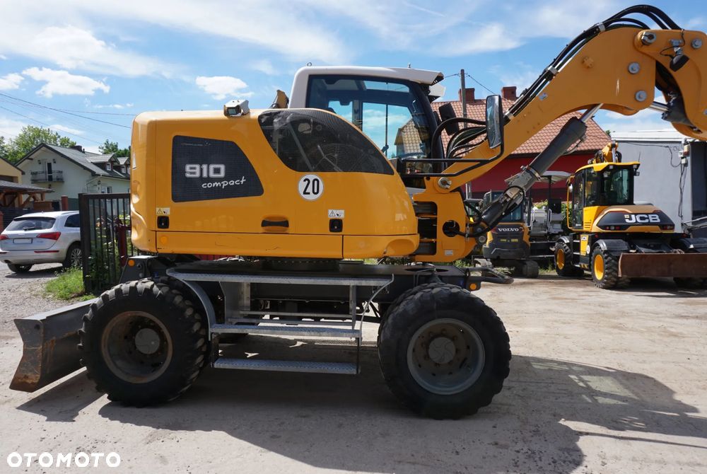 Liebherr A 910 - 3