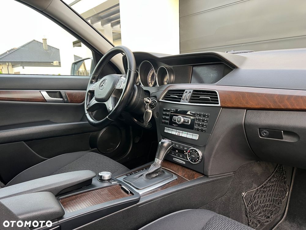 Mercedes-Benz Klasa C 220 CDI DPF Automatik BlueEFFICIENCY Elegance - 29