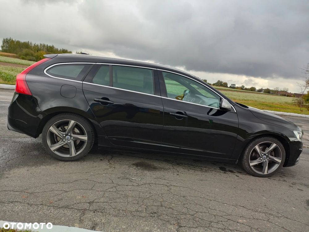 Volvo V60 D3 R-Design - 10