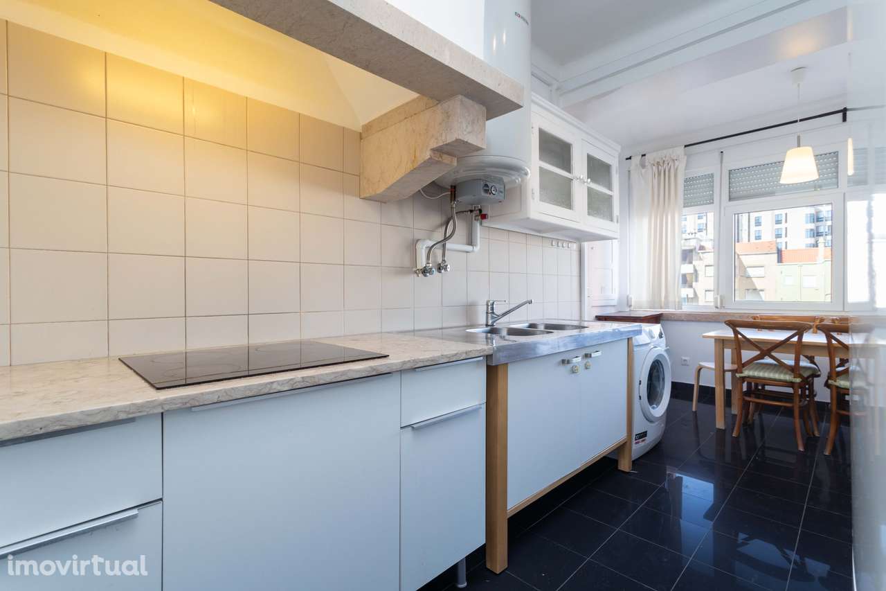 T5 no Bairro São Miguel - Alvalade, com box e varanda generosa - Grande imagem: 3/39