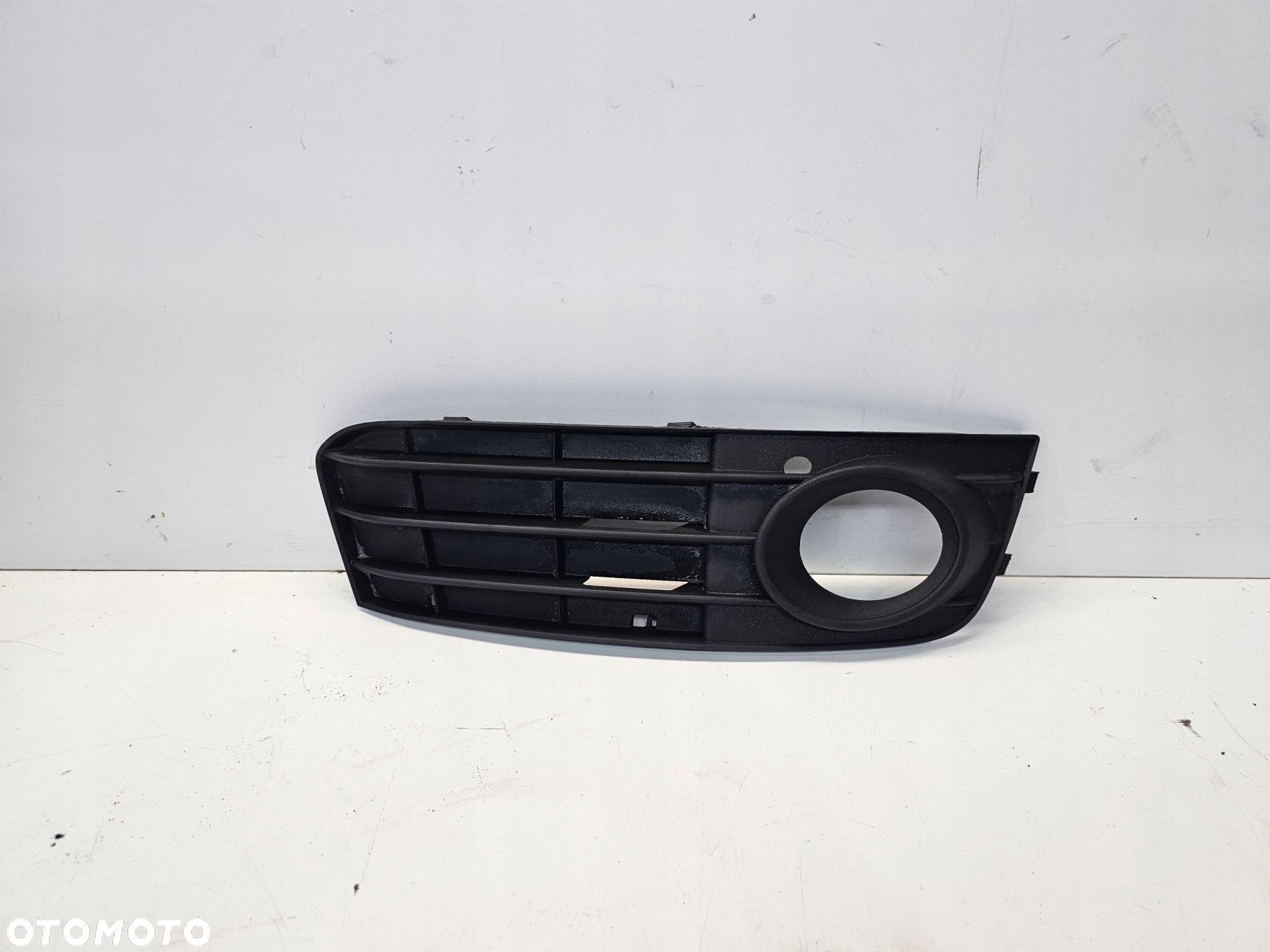 KRATKA ATRAPA ZDERZAKA PRAWA AUDI A4 B8 8K0807682A - 1