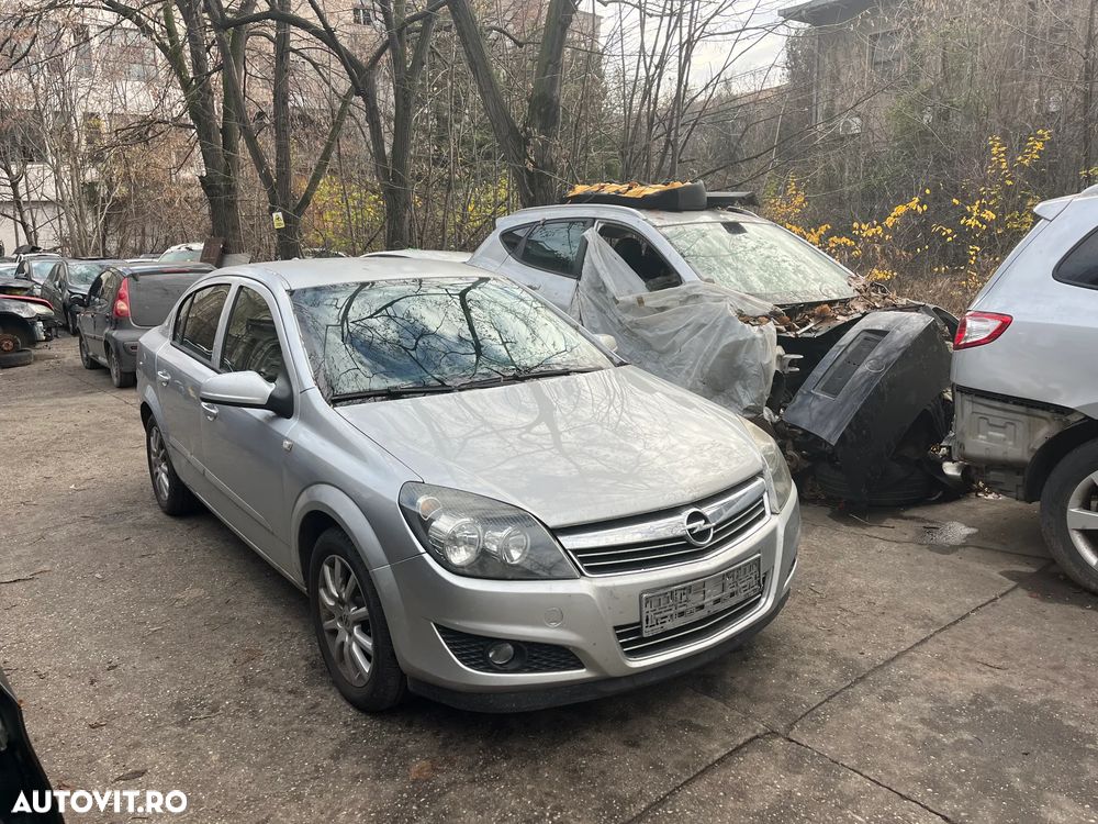 Dezmembrez Opel Astra H sedan facelift 1,6 benzina 2008 Z157 argintiu gri - 1