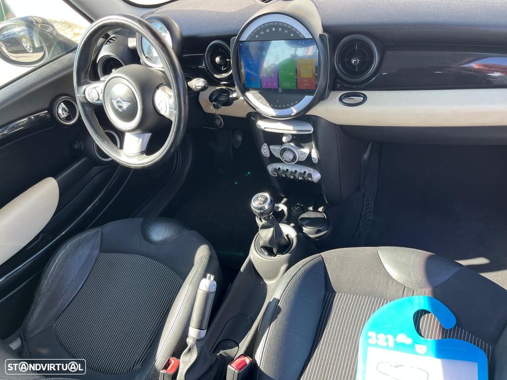 MINI Clubman Cooper D - 13