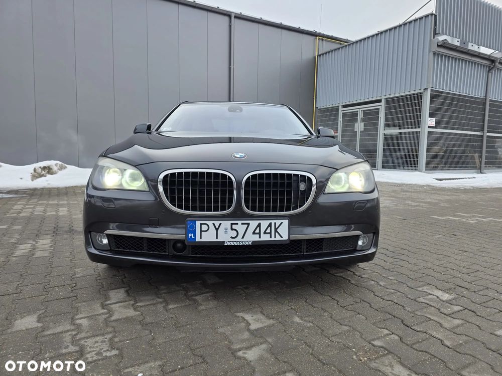 BMW Seria 7 750i xDrive - 2