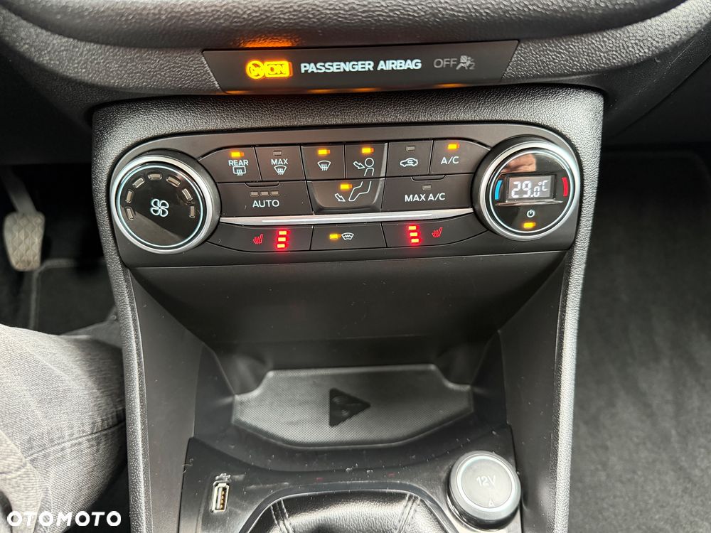 Ford Fiesta 1.0 EcoBoost STart-Stop Titanium - 24