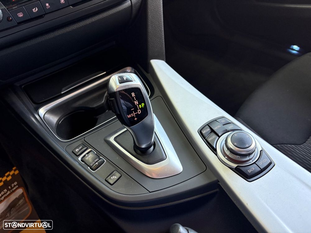 BMW 320 d Aut. Sport Line - 12