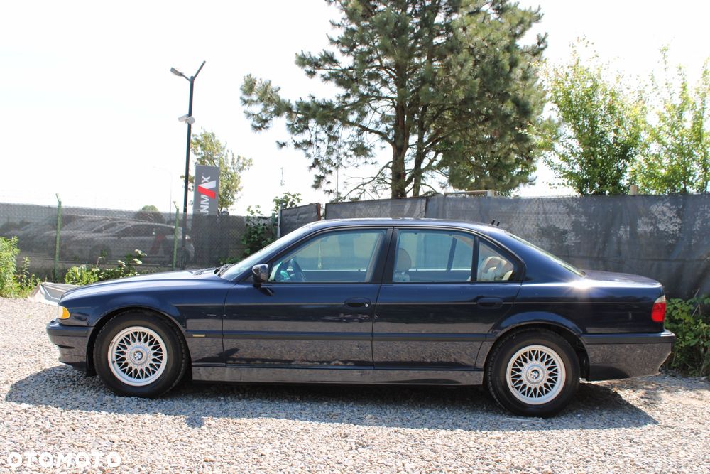 BMW Seria 7 740i - 12
