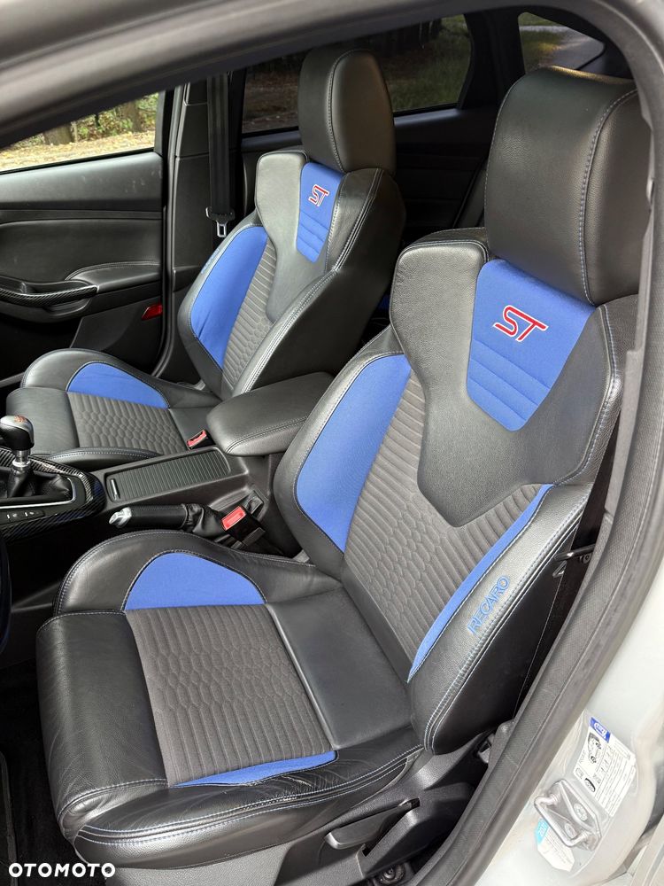 Ford Focus 2.0 EcoBoost ST-2 - 11