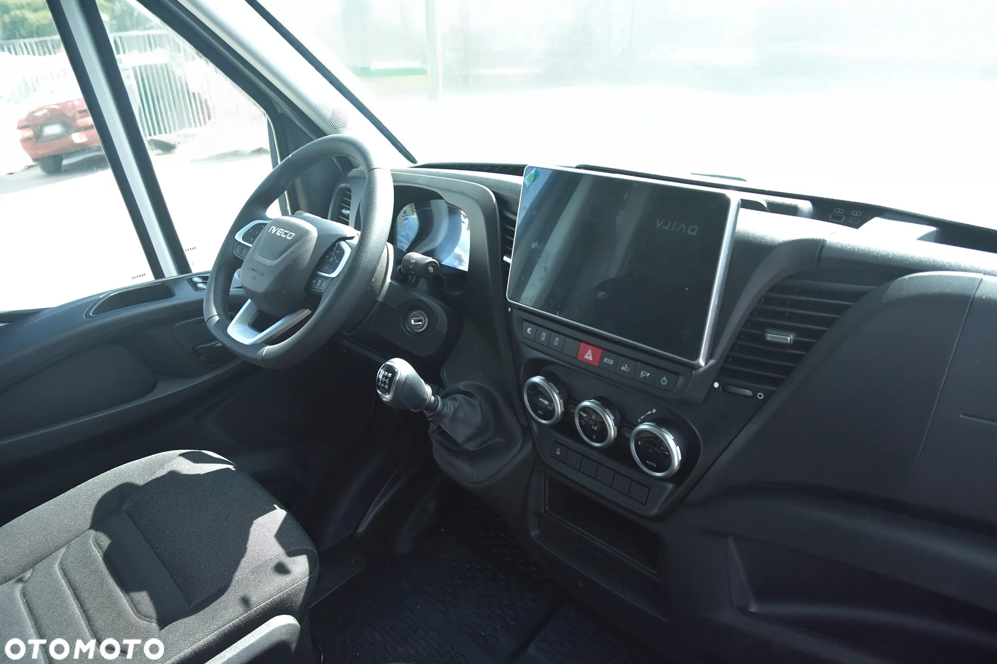 Iveco Daily zabudowa 10EP międzynarodowa kabina sypialna - 23
