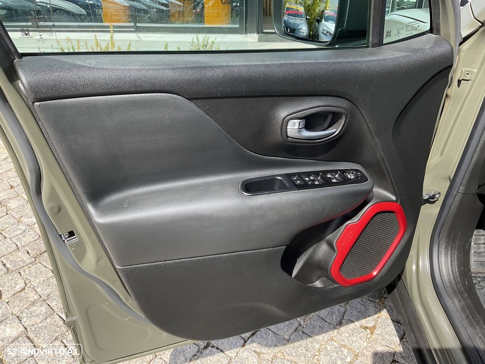 Jeep Renegade 1.3 TG Trailhawk - 25