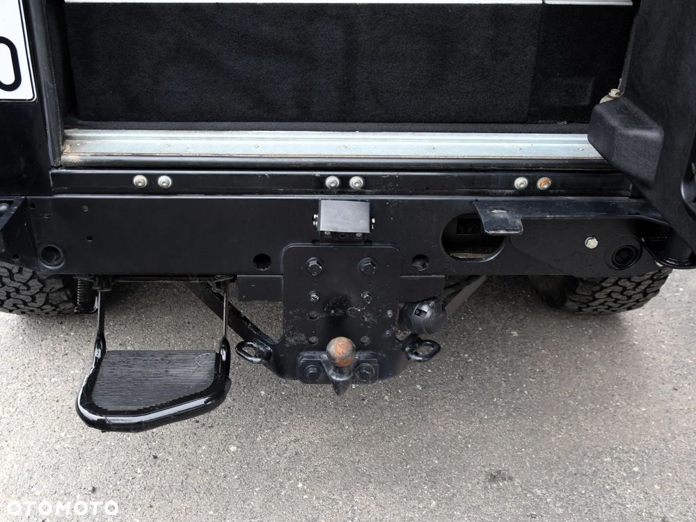 Land Rover Defender - 26