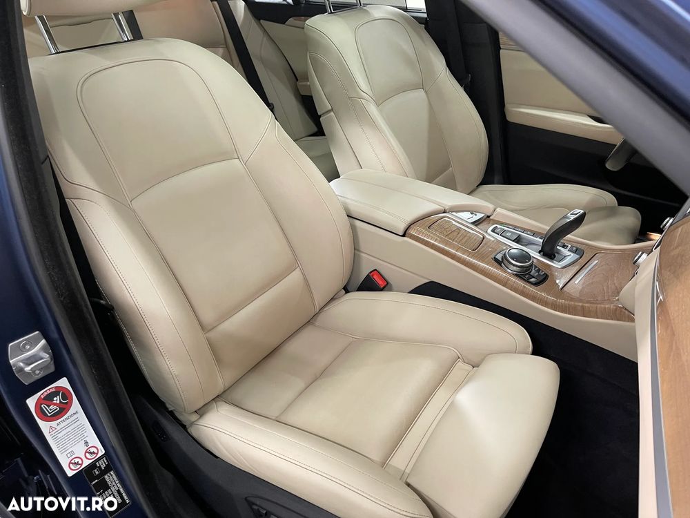BMW Seria 5 530d xDrive Touring Aut. - 11