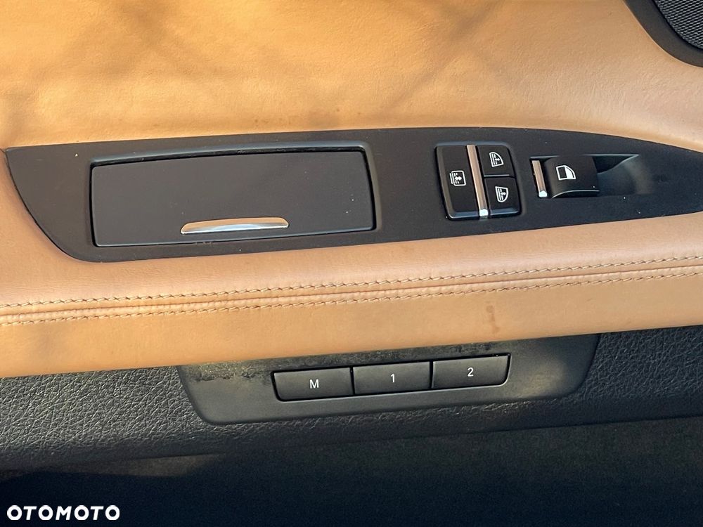 BMW Seria 7 750i L xDrive - 23