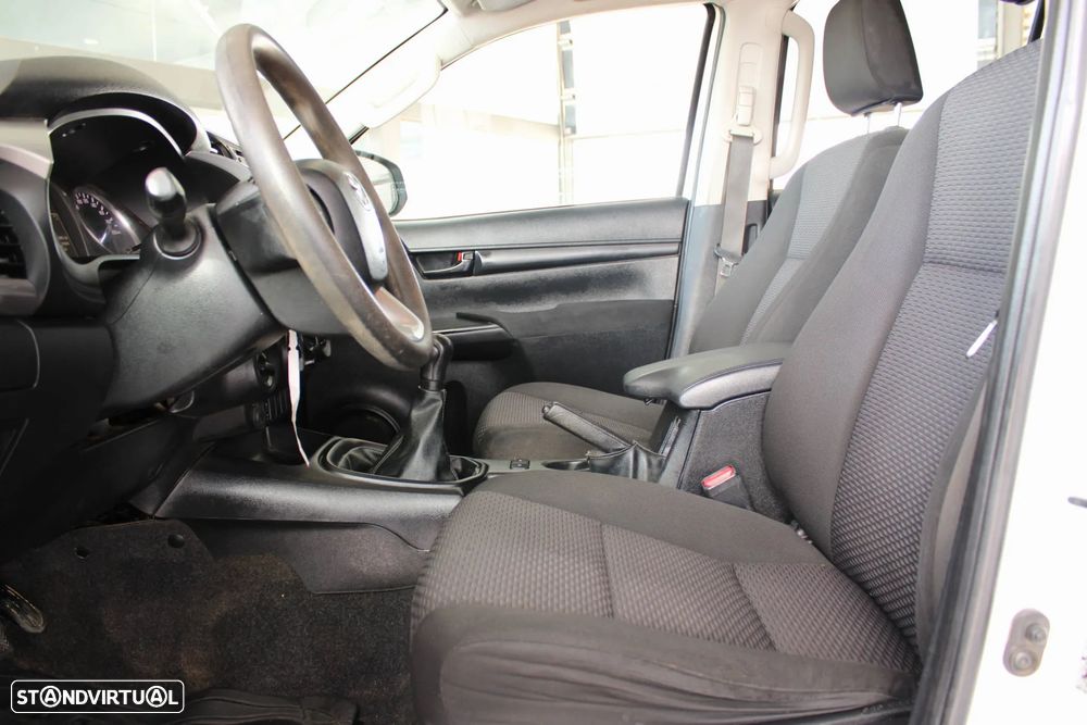 Toyota Hilux 2.4 D-4D 4X4 Cabine dupla - 11